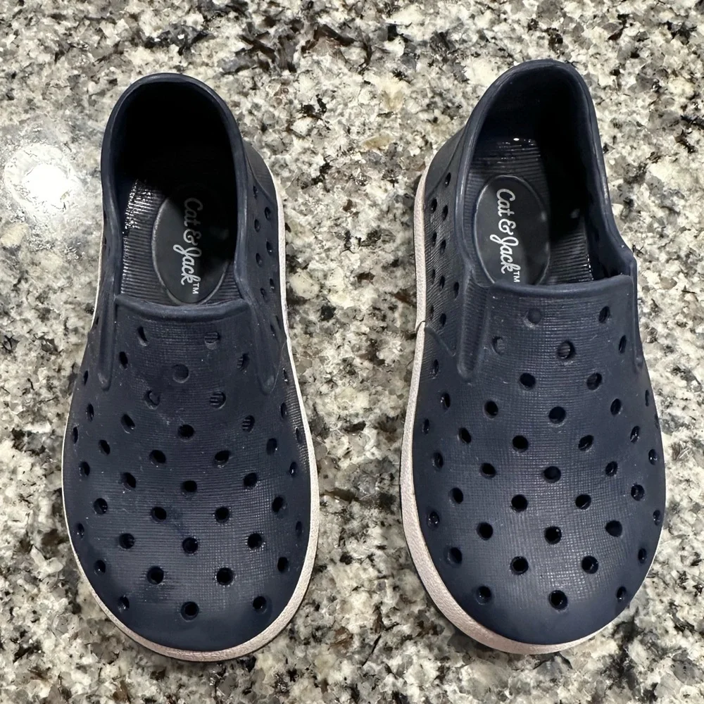 Cat & Jack Navy Blue Rubber Slip On Water Shoes Size 5